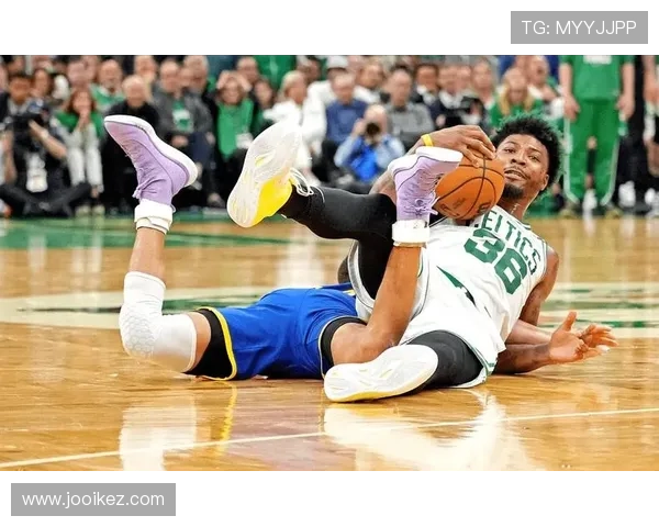 斯玛特进攻低迷仅拿三分却凭防守统治比赛半场正负值高达加十四